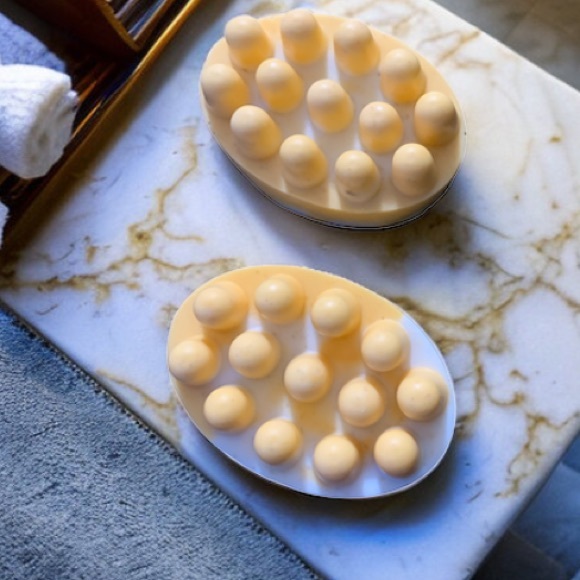 Hand Crafted Oatmeal Honey & Milk Soap Bar - Picture 6 of 7